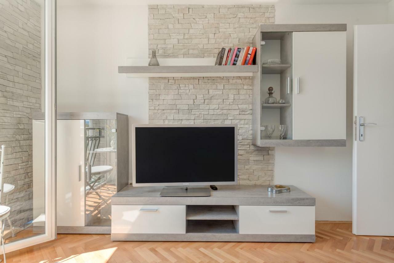 Apartmani Mirta Omiš Exterior foto