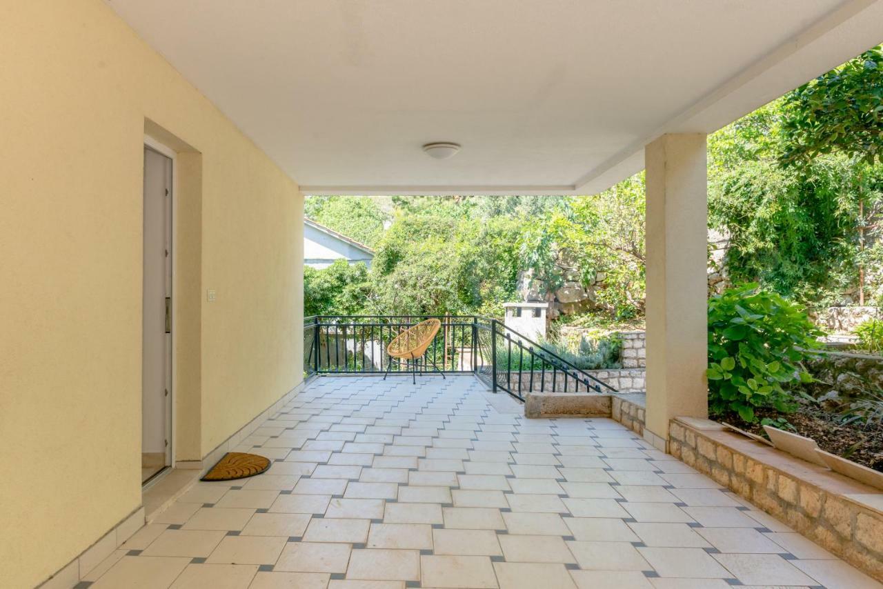 Apartmani Mirta Omiš Exterior foto